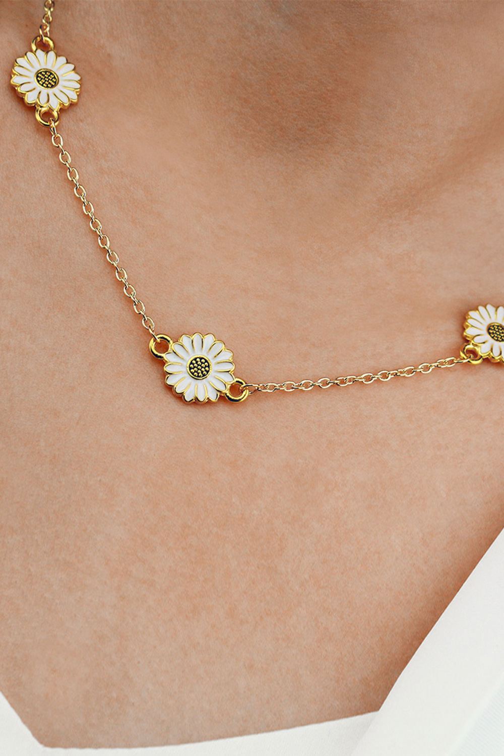 Women Delicate Fashion Daisy Choker Necklace 